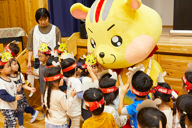 アピタンとハイタッチ